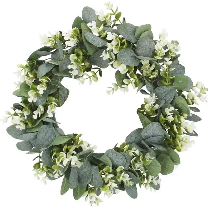 Couronne d'eucalyptus plantes artificielles, arrière-plan, mur, fenêtre, décoration de mariage, four