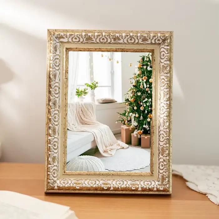 Cadre photo vintage avec finition blanche classique et compatibilité de plusieurs tailles conçu pour