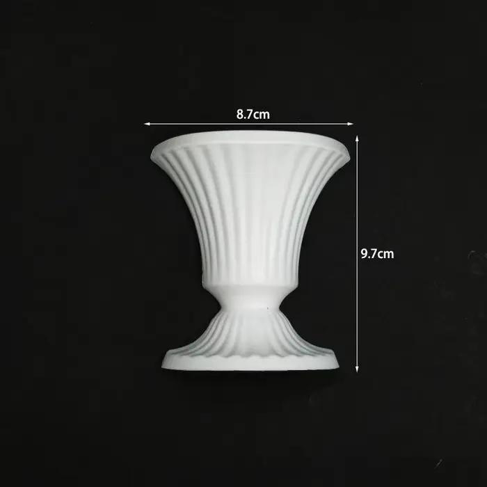 Vase mural demi-cercle blanc pour arrangement floral, peint à la main, style peinture à l'huile fran