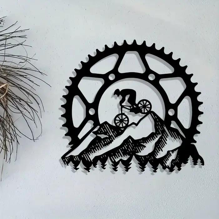 Art mural de motard de montagne en métal