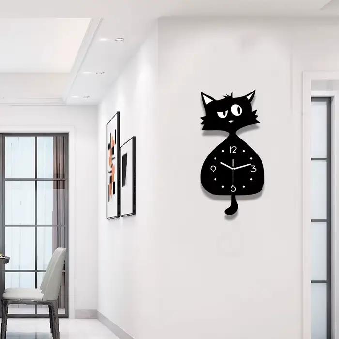 Horloge murale de chat de dessin animé intéressante avec fonction de balançoire arrière