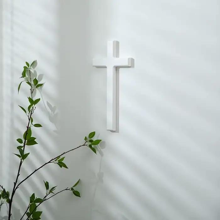 Croix de mur en bois pour la décoration intérieure