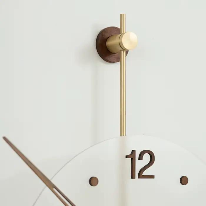 Horloge Murale Simple et Luxueuse