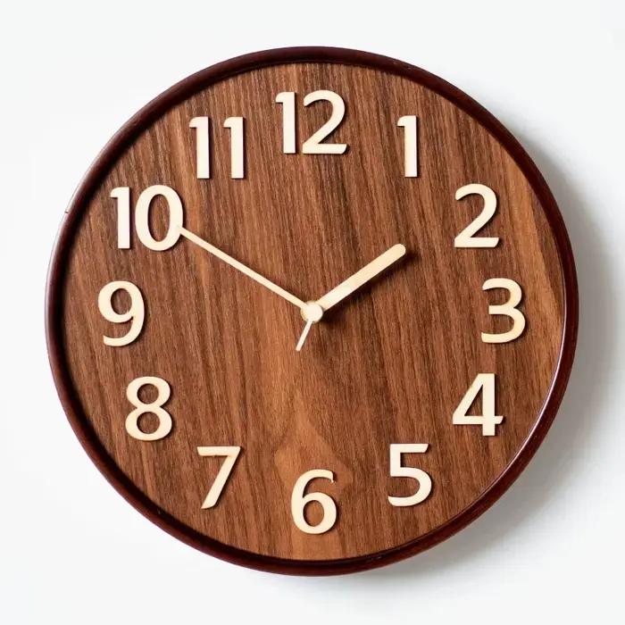 Horloge murale en bois massif de 12 pouces