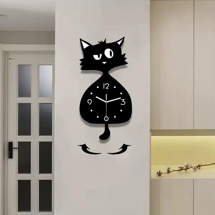 Horloge murale de chat de dessin animé intéressante avec fonction de balançoire arrière