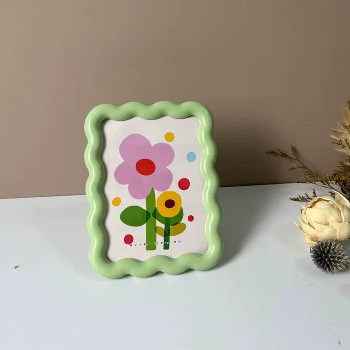 Cadre photo ondulé de 6 pouces | Porte-photos Squiggle d'inspiration nordique pour bureau et mur | Décoration de
