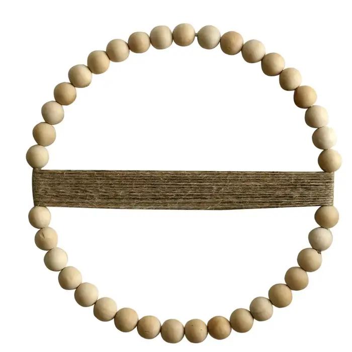 Couronne de porte en perles de bois