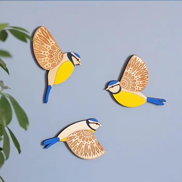 Décoration murale en bois d'oiseau noir