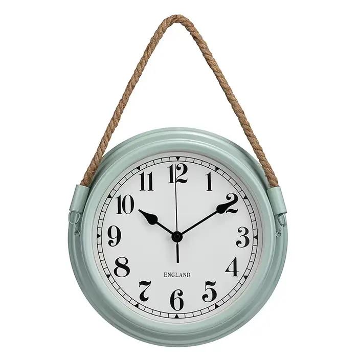 Horloge murale en métal Vintage