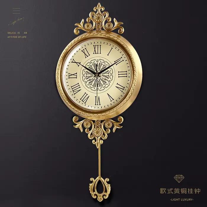 Horloge murale de salon en métal et laiton