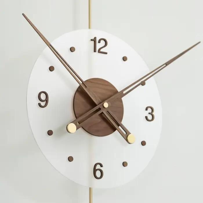 Horloge Murale Simple et Luxueuse