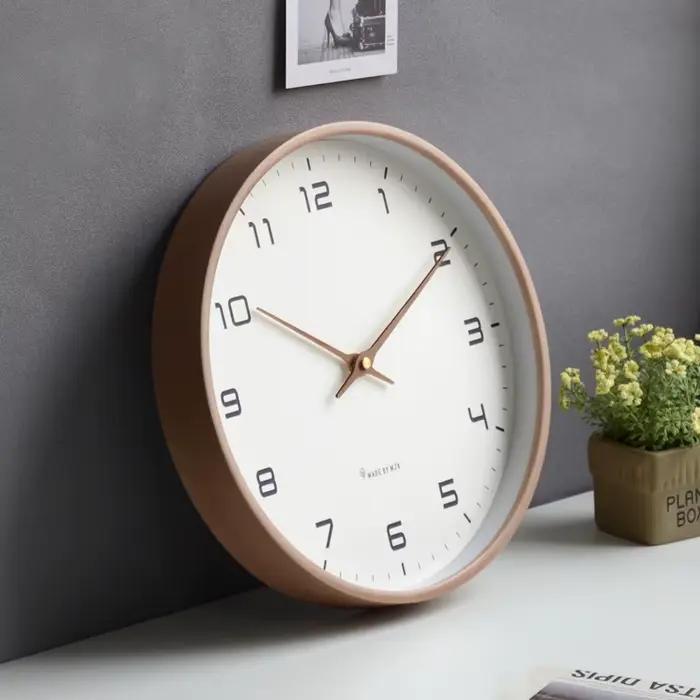 Horloge murale simple nordique en bois massif