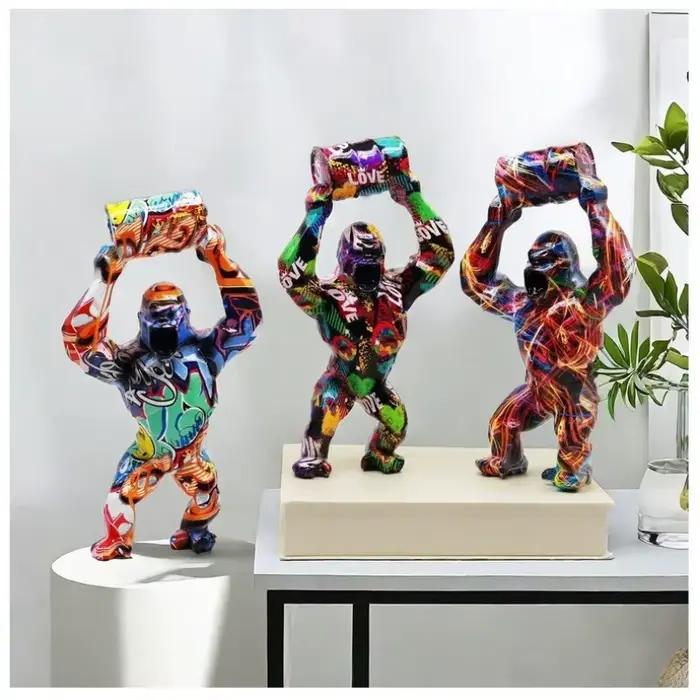 Sculpture en résine de gorille colorée