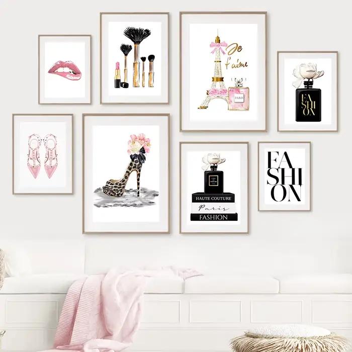 Affiches murales sur toile Fashion Paris : Tour Eiffel rose et or