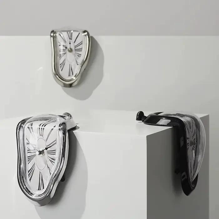 Horloge de fusion torsadée en argent Vintage