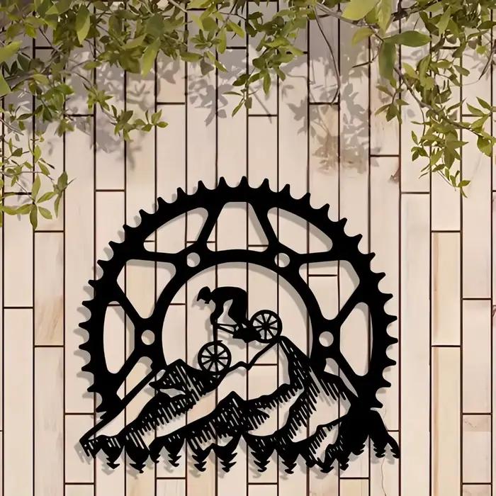 Art mural de motard de montagne en métal
