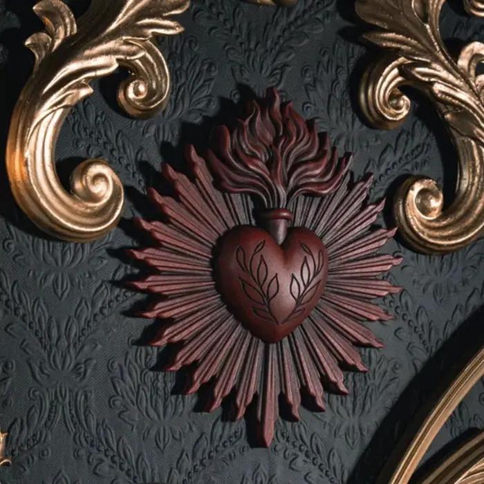 Décor mural en forme de cœur gothique