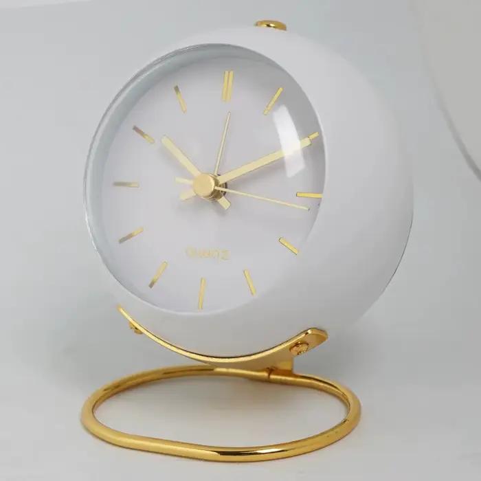 Horloge de bureau électronique créative nordique