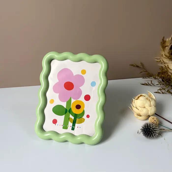 Cadre photo ondulé de 6 pouces | Porte-photos Squiggle d'inspiration nordique pour bureau et mur | Décoration de