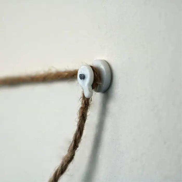 Crochets muraux invisibles pour béton