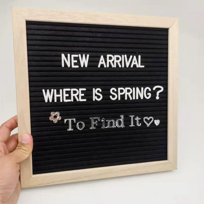 Tableau de messages en bois simple avec lettres modifiables