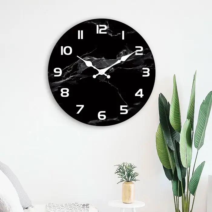 Horloge murale en bois texturée en marbre noir Simple