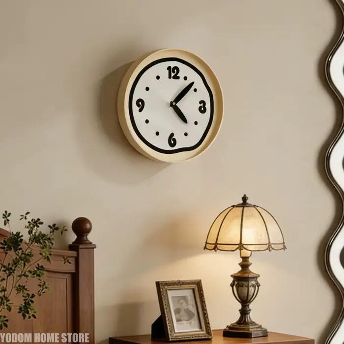 Horloge murale ronde couleur crème