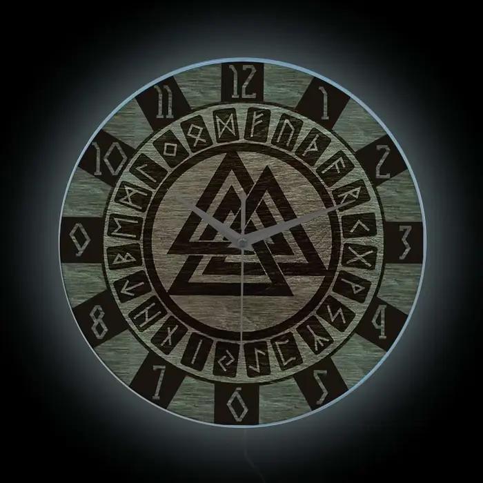 Horloge murale nordique Valknut