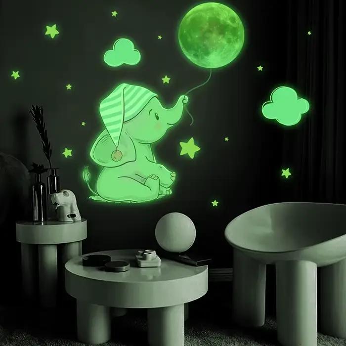 Autocollant mural lumineux bébé éléphant lune