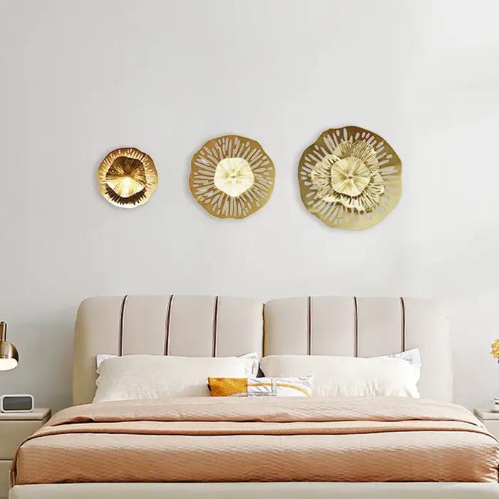 Disque irrégulier en métal pour décoration murale