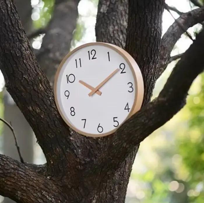 Horloge murale blanche silencieuse en bois