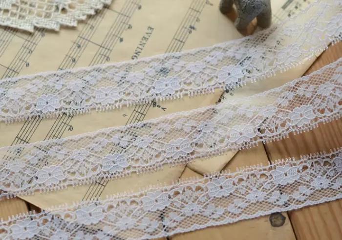 Dentelle florale décorative