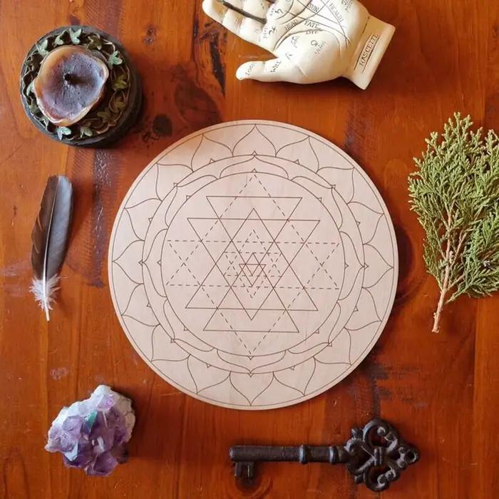 Plaques géométriques en bois pour la décoration de la maison