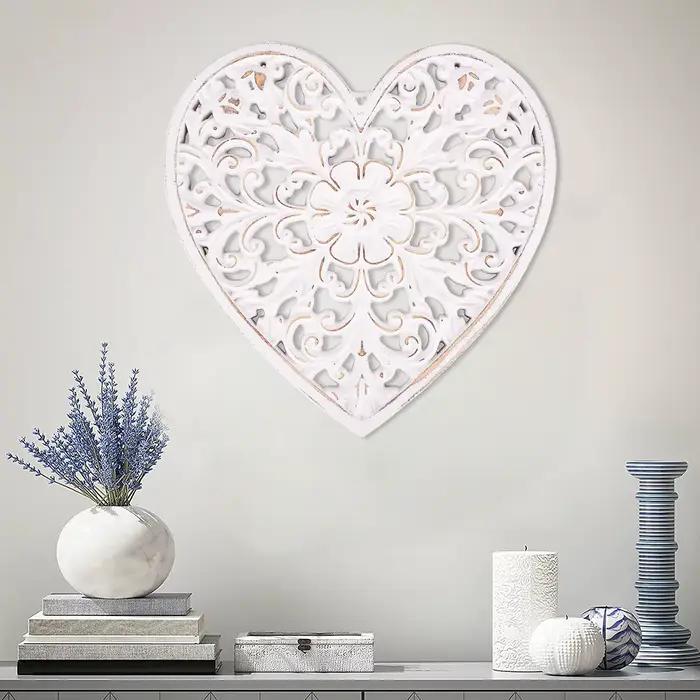 Décor mural en bois sculpté creux