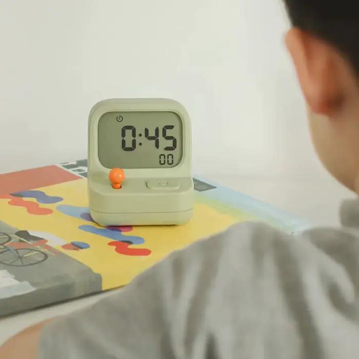 Réveil numérique multifonctionnel créatif rétro pour enfants, avec fonction de compte à rebours et f