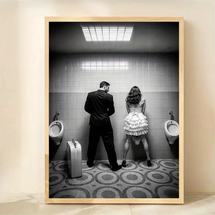 Affiche murale « Égalité des sexes » avec homme et femme utilisant des urinoirs, impression sur toil