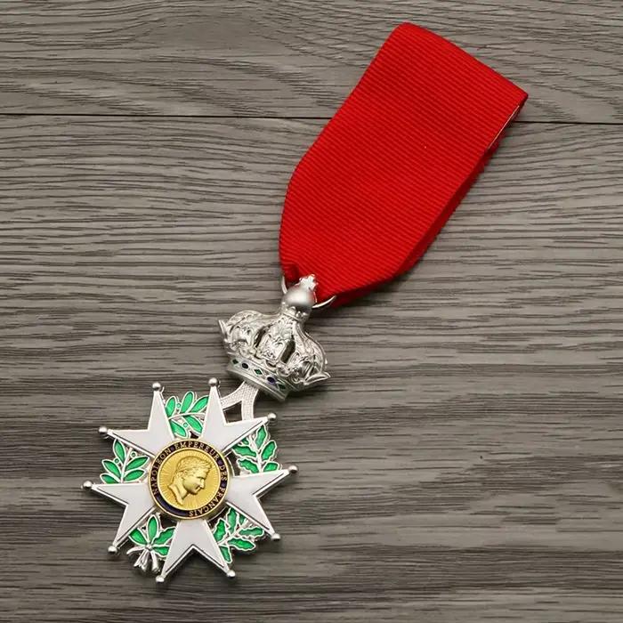 Reproduction de la médaille d'honneur des chevaliers seniors de l'empereur français Napoléon, insign