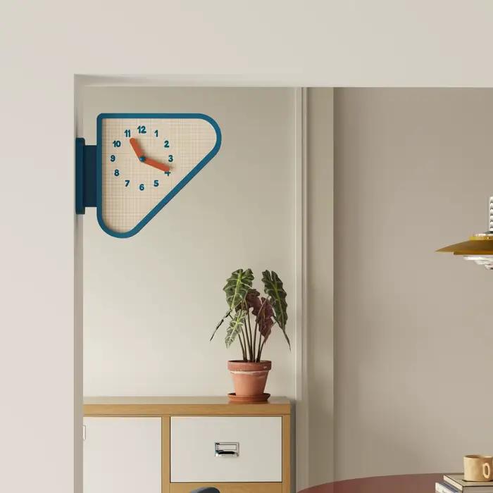 Horloge murale d'angle minimaliste triangulaire, compacte, style mid-century modern, pour couloir, s