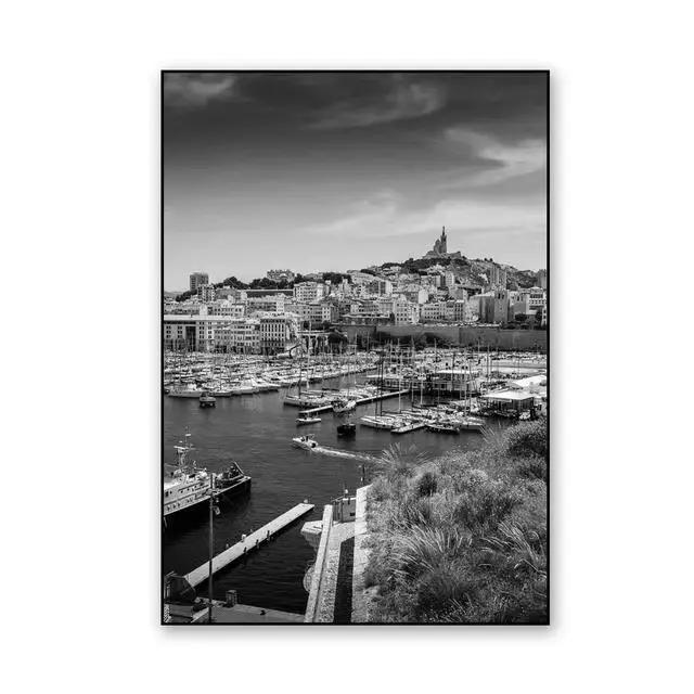 Affiche de voyage Paysage urbain de Marseille, art moderne sur toile noir et blanc avec coordonnées,