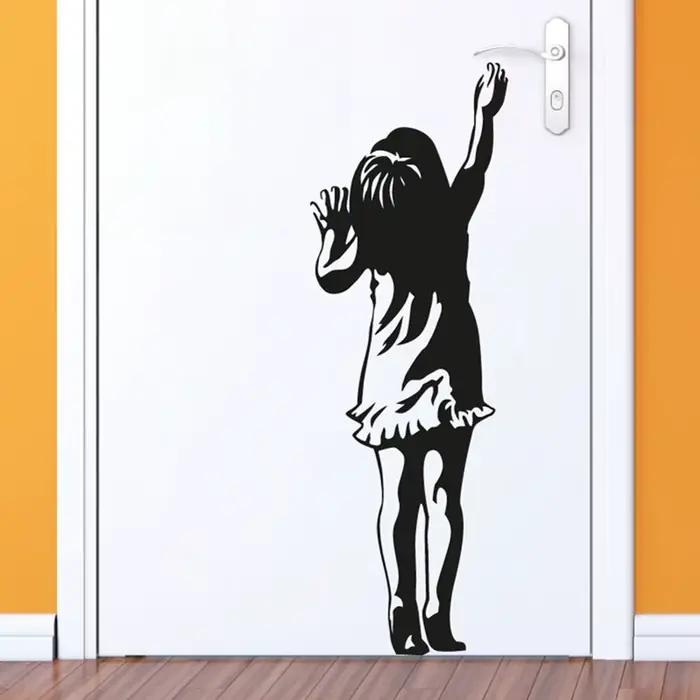 Banksy petite fille porte autocollant décalcomanie fille enfants chambre rue Art Graffiti vinyle déc