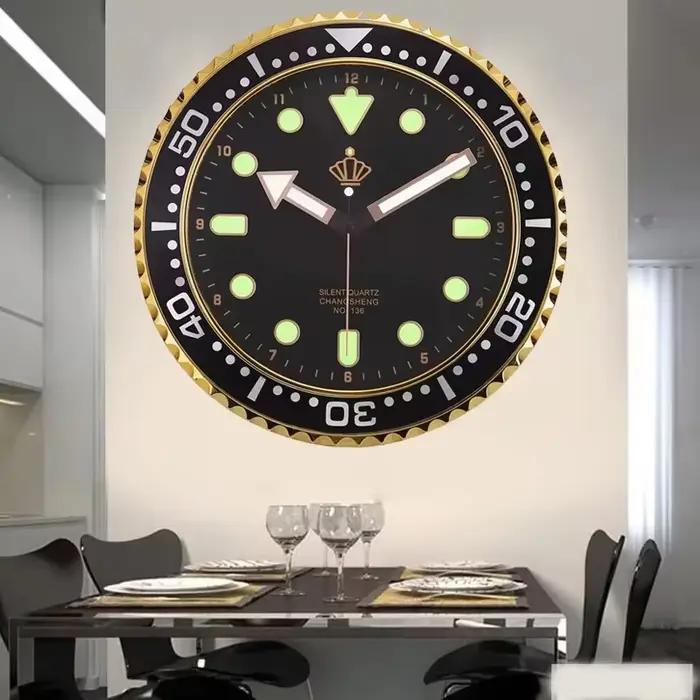Grande horloge murale Shoous numérique en métal