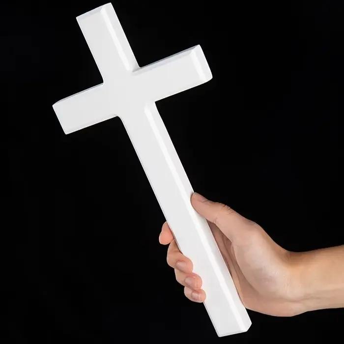 Croix de mur en bois pour la décoration intérieure