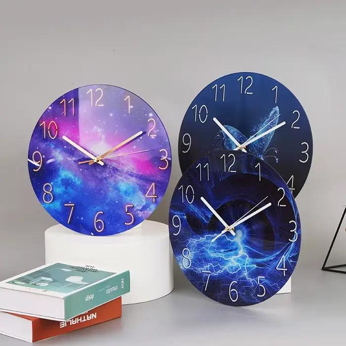 Horloge murale en verre au design moderne