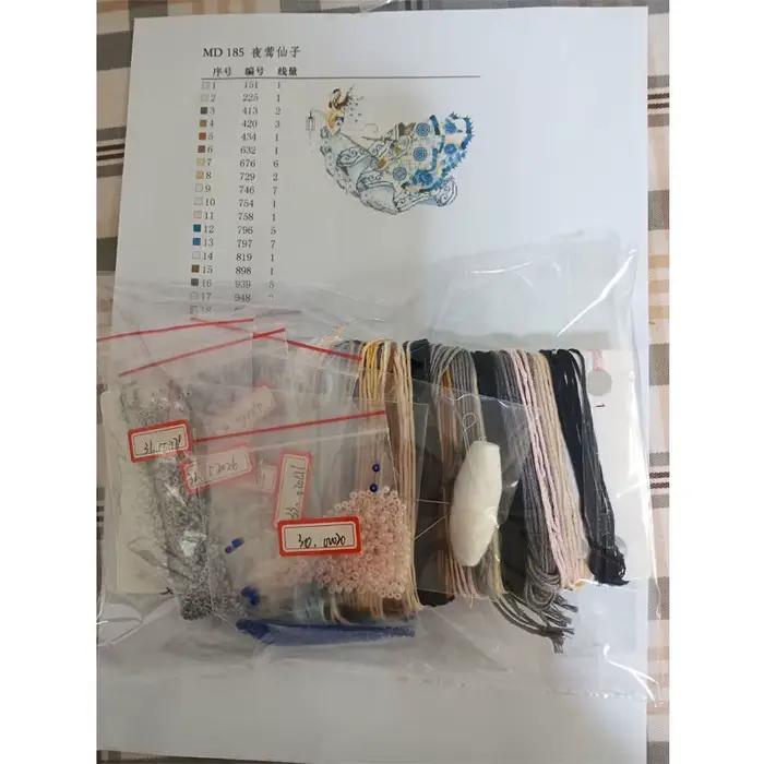 Analyste de broderie d'horloge de fleur de tomate