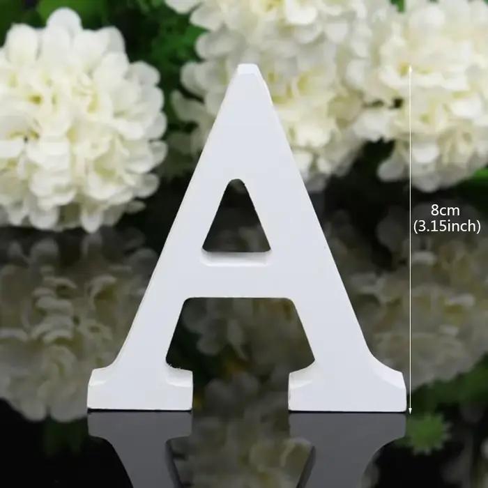 Décoration murale suspendue avec lettres en bois blanc