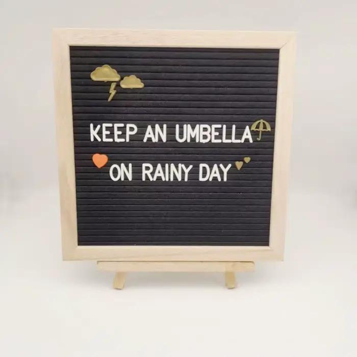 Tableau d'affichage multifonctionnel en bois avec lettres