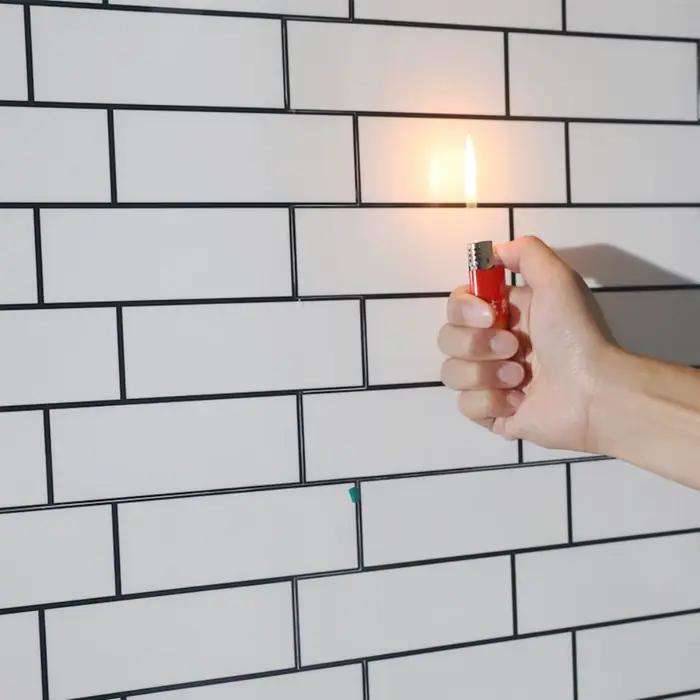 Papier peint auto-adhésif pour rénovation murale