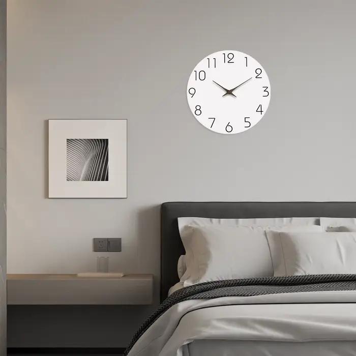 Horloge murale simple en bois blanc pour salon