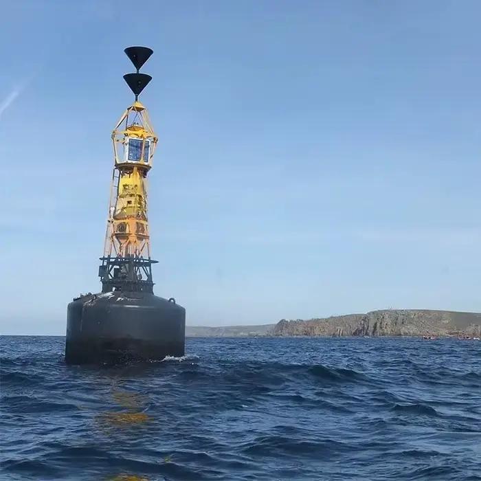Panneaux de navigation et bouées auxiliaires du rivière marine et du lac