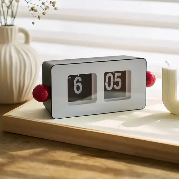 Horloge à pages tournantes automatiques, horloge de table créative pour salon, chambre à coucher, décoration de bureau rétro minimaliste, décoration de la maison
